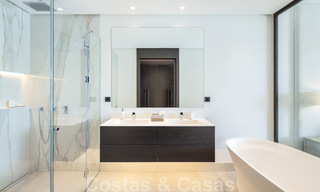 Prêt à emménager, magnifique duplex exclusif à vendre à Marbella, Golden Mile 38163 