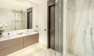 Prêt à emménager, magnifique duplex exclusif à vendre à Marbella, Golden Mile 38172 