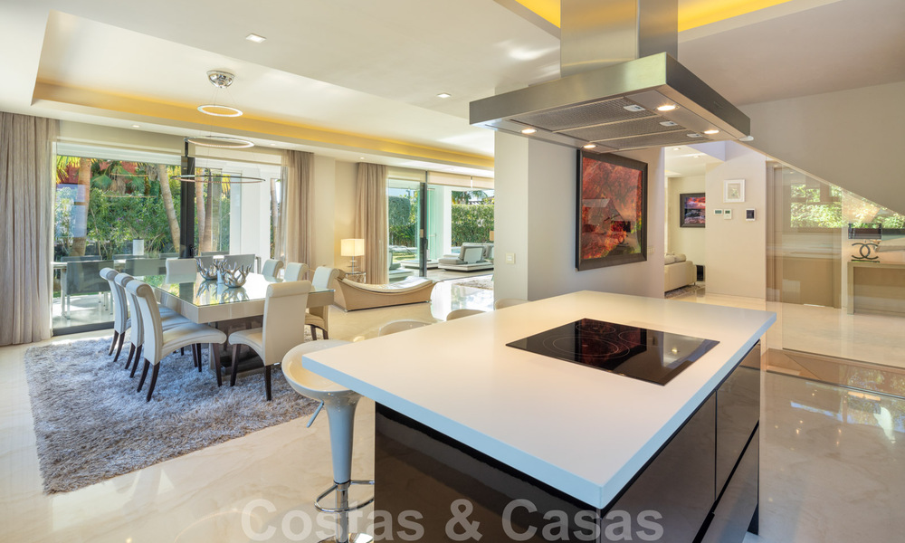 Villa de luxe contemporaine et élégante à vendre dans une communauté clôturée sur le Golden Mile à Marbella 38282