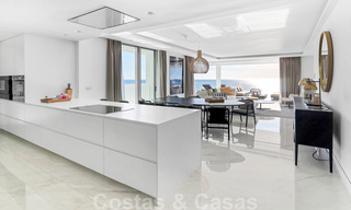 Appartement moderne et prêt à emménager à vendre, en première ligne de plage, avec vue sur la mer, entre Marbella et Estepona 38420 