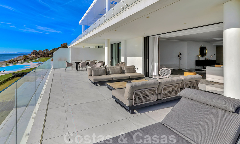 Appartement moderne et prêt à emménager à vendre, en première ligne de plage, avec vue sur la mer, entre Marbella et Estepona 38436