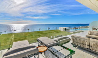 Appartement moderne et prêt à emménager à vendre, en première ligne de plage, avec vue sur la mer, entre Marbella et Estepona 38437 