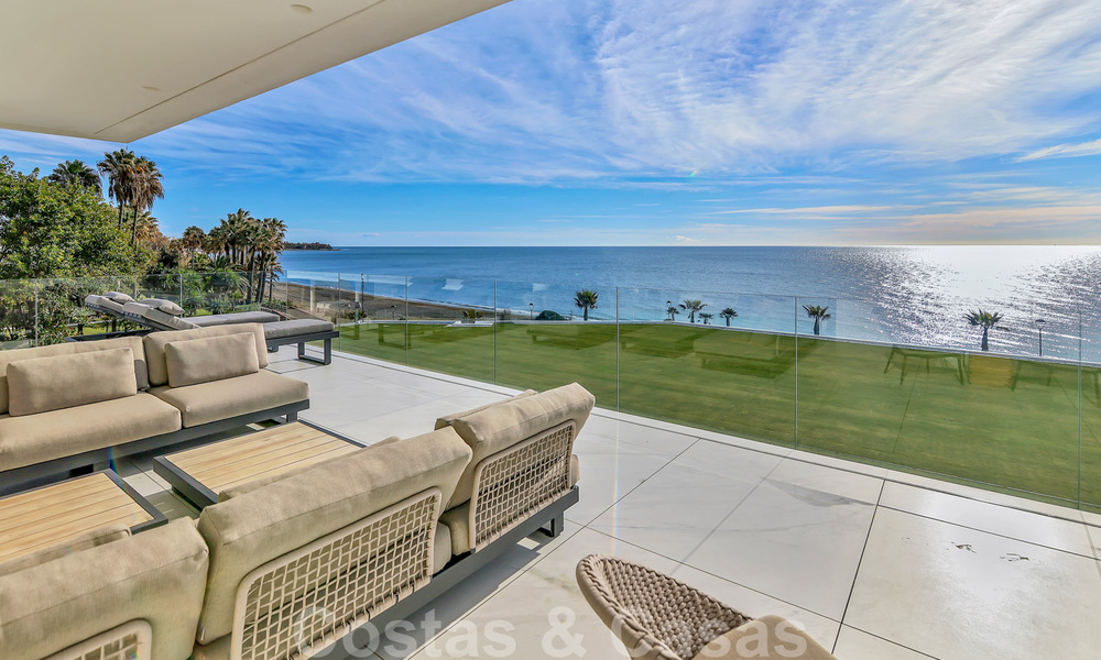 Appartement moderne et prêt à emménager à vendre, en première ligne de plage, avec vue sur la mer, entre Marbella et Estepona 38439