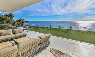 Appartement moderne et prêt à emménager à vendre, en première ligne de plage, avec vue sur la mer, entre Marbella et Estepona 38439 