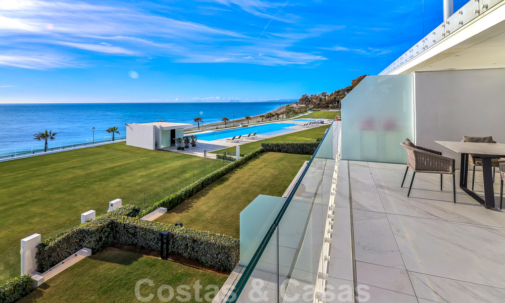 Appartement moderne et prêt à emménager à vendre, en première ligne de plage, avec vue sur la mer, entre Marbella et Estepona 38441