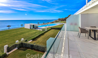 Appartement moderne et prêt à emménager à vendre, en première ligne de plage, avec vue sur la mer, entre Marbella et Estepona 38441 