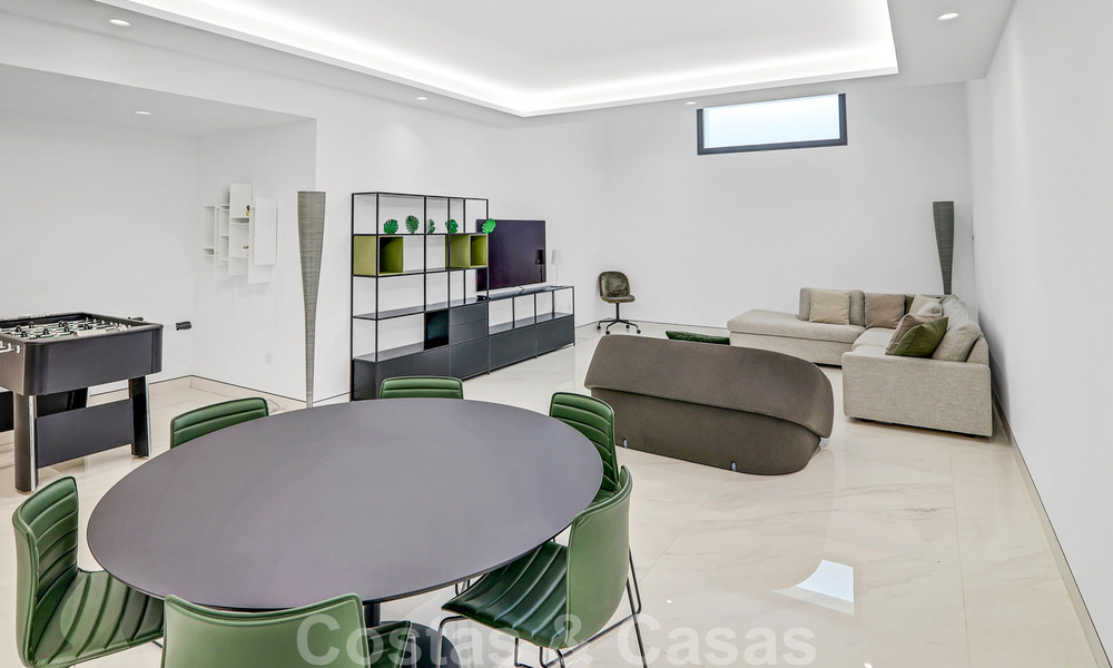 Appartement moderne et prêt à emménager à vendre, en première ligne de plage, avec vue sur la mer, entre Marbella et Estepona 38447