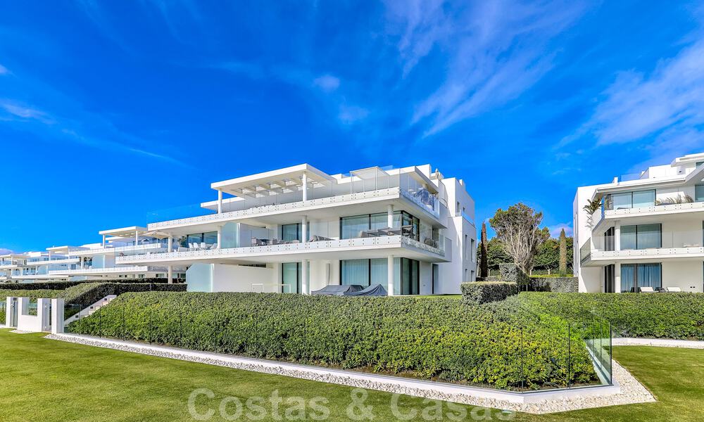 Appartement moderne et prêt à emménager à vendre, en première ligne de plage, avec vue sur la mer, entre Marbella et Estepona 38451