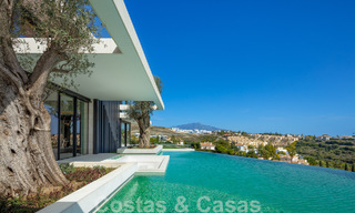 Nouvelle villa moderne et majestueuse à vendre, en première ligne de golf avec vue panoramique dans un complexe de golf cinq étoiles à Marbella - Benahavis 52366 