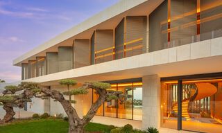 Nouvelle villa moderne et majestueuse à vendre, en première ligne de golf avec vue panoramique dans un complexe de golf cinq étoiles à Marbella - Benahavis 52371 