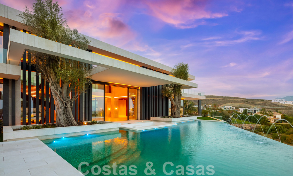 Nouvelle villa moderne et majestueuse à vendre, en première ligne de golf avec vue panoramique dans un complexe de golf cinq étoiles à Marbella - Benahavis 52372