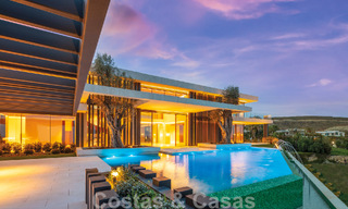 Nouvelle villa moderne et majestueuse à vendre, en première ligne de golf avec vue panoramique dans un complexe de golf cinq étoiles à Marbella - Benahavis 52373 