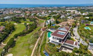 Nouvelle villa moderne et majestueuse à vendre, en première ligne de golf avec vue panoramique dans un complexe de golf cinq étoiles à Marbella - Benahavis 52385 