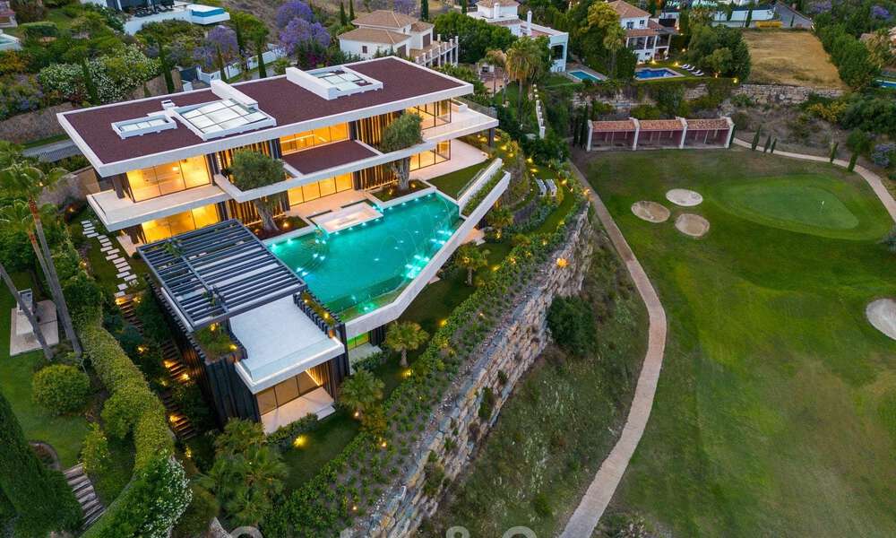 Nouvelle villa moderne et majestueuse à vendre, en première ligne de golf avec vue panoramique dans un complexe de golf cinq étoiles à Marbella - Benahavis 52387
