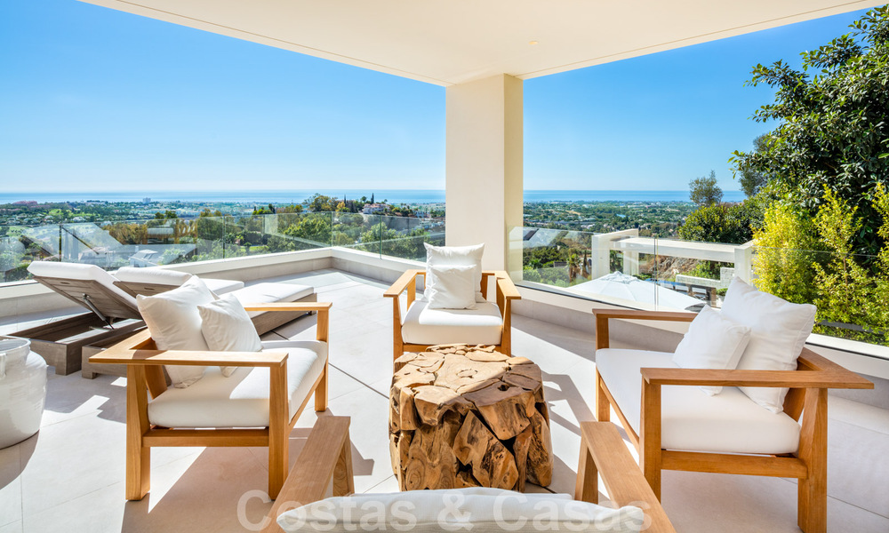 Prête à emménager, nouvelle villa de luxe à vendre avec vue panoramique sur la mer, dans un complexe de golf prestigieux à Benahavis - Marbella 38523