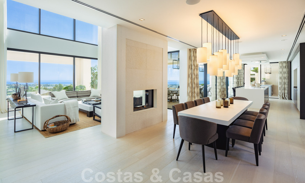 Prête à emménager, nouvelle villa de luxe à vendre avec vue panoramique sur la mer, dans un complexe de golf prestigieux à Benahavis - Marbella 38540