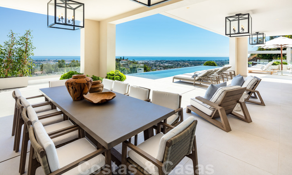 Prête à emménager, nouvelle villa de luxe à vendre avec vue panoramique sur la mer, dans un complexe de golf prestigieux à Benahavis - Marbella 38543