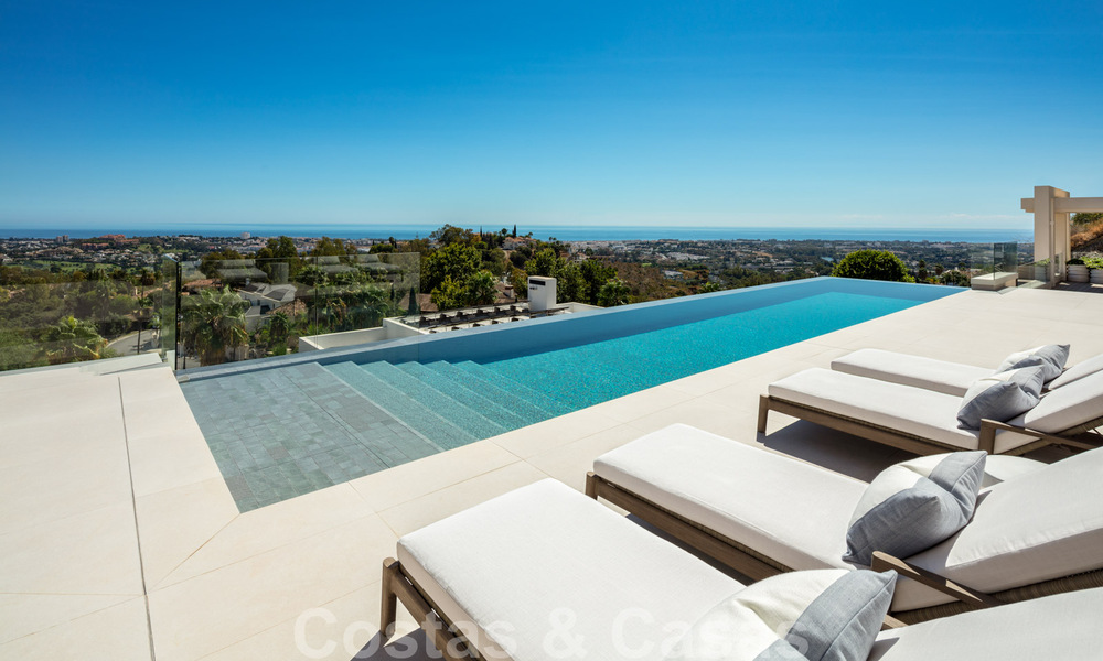 Prête à emménager, nouvelle villa de luxe à vendre avec vue panoramique sur la mer, dans un complexe de golf prestigieux à Benahavis - Marbella 38545