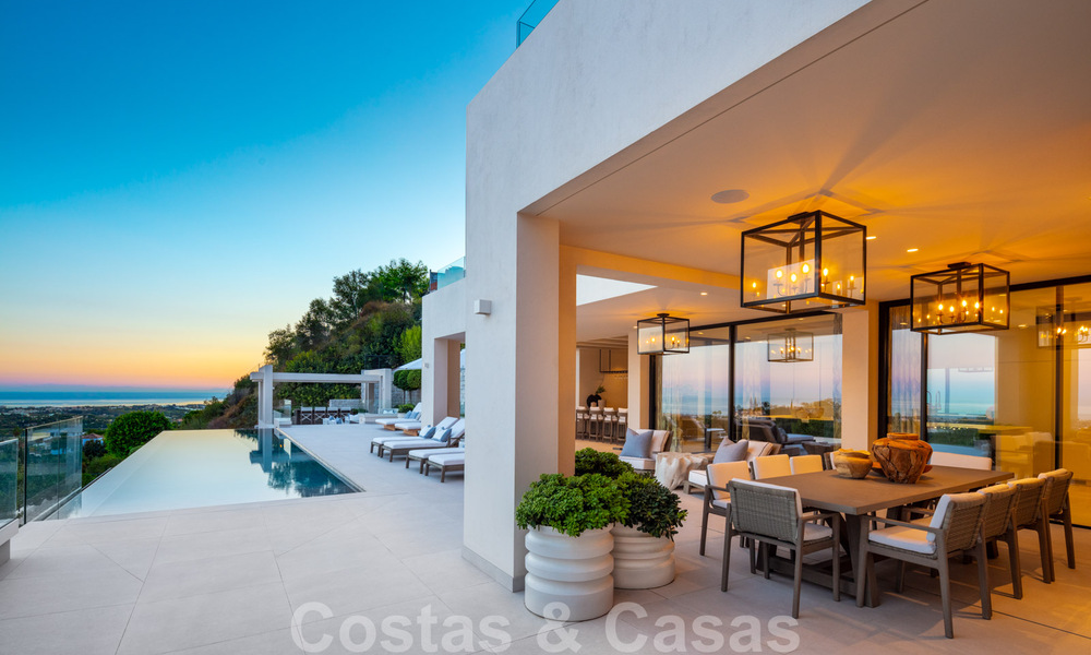Prête à emménager, nouvelle villa de luxe à vendre avec vue panoramique sur la mer, dans un complexe de golf prestigieux à Benahavis - Marbella 38555
