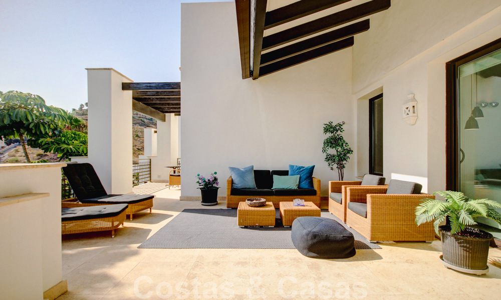 Magnifique penthouse contemporain à vendre avec vue panoramique sur la mer dans la zone exclusive de Benahavis - Marbella 38569