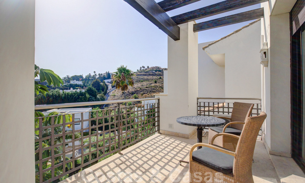 Magnifique penthouse contemporain à vendre avec vue panoramique sur la mer dans la zone exclusive de Benahavis - Marbella 38570