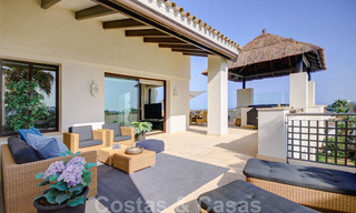 Magnifique penthouse contemporain à vendre avec vue panoramique sur la mer dans la zone exclusive de Benahavis - Marbella 38571 