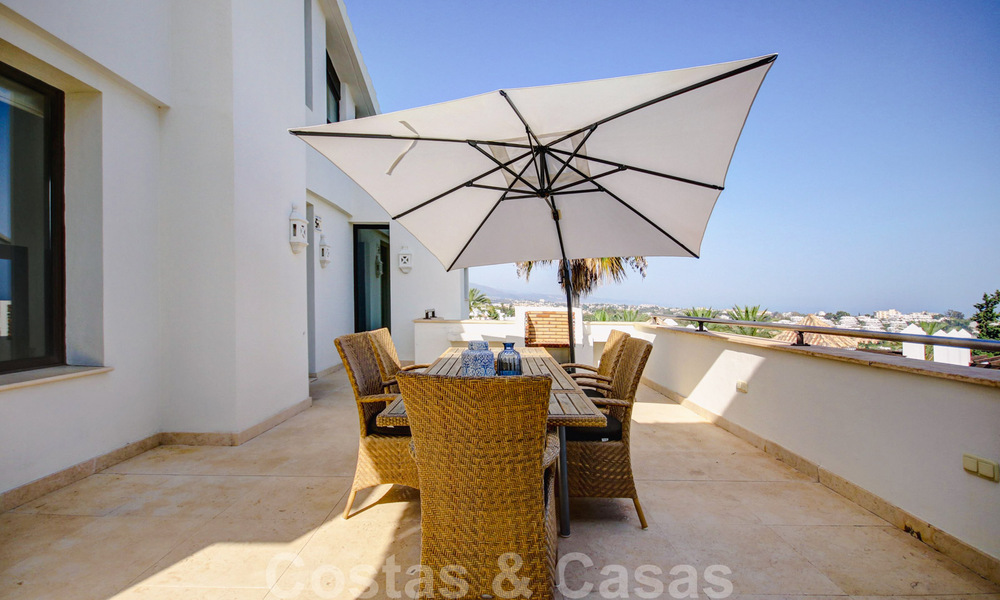 Magnifique penthouse contemporain à vendre avec vue panoramique sur la mer dans la zone exclusive de Benahavis - Marbella 38572