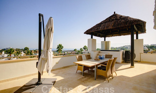 Magnifique penthouse contemporain à vendre avec vue panoramique sur la mer dans la zone exclusive de Benahavis - Marbella 38573 