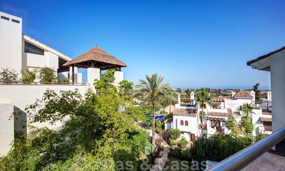 Magnifique penthouse contemporain à vendre avec vue panoramique sur la mer dans la zone exclusive de Benahavis - Marbella 38580