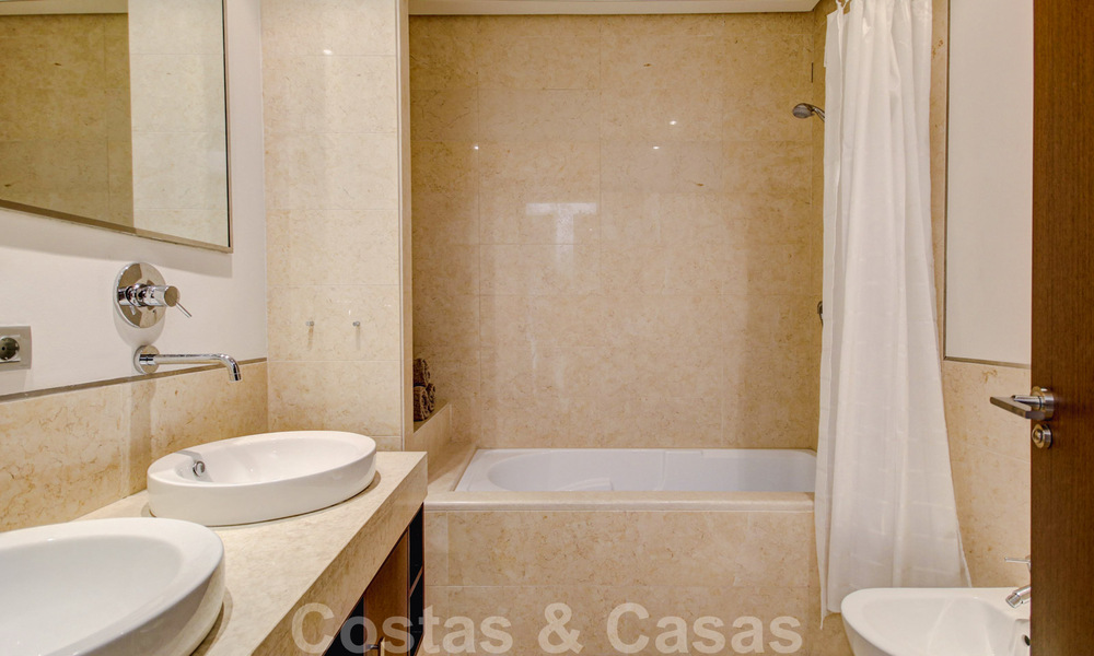 Magnifique penthouse contemporain à vendre avec vue panoramique sur la mer dans la zone exclusive de Benahavis - Marbella 38581