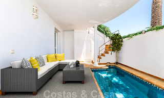 Maison élégante et exceptionnelle situé en deuxième ligne de plage à vendre avec vue sur la mer dans un quartier privé sur le Golden Mile à Marbella 38595 