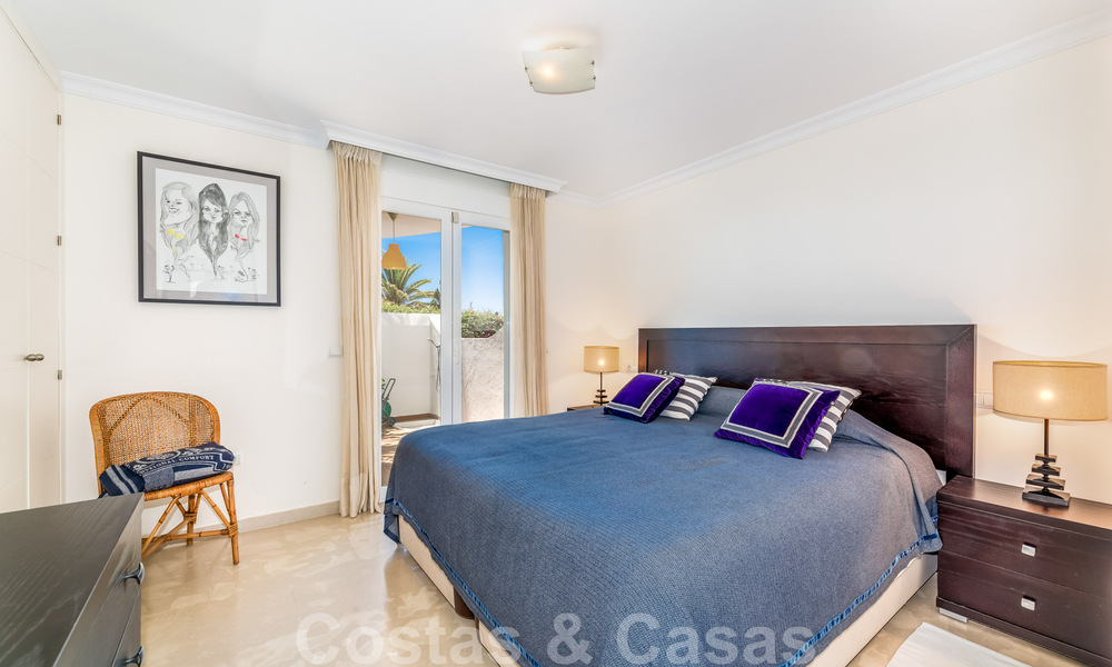 Maison élégante et exceptionnelle situé en deuxième ligne de plage à vendre avec vue sur la mer dans un quartier privé sur le Golden Mile à Marbella 38597