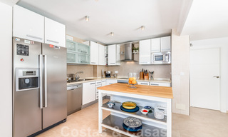 Maison élégante et exceptionnelle situé en deuxième ligne de plage à vendre avec vue sur la mer dans un quartier privé sur le Golden Mile à Marbella 38598 