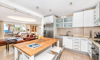 Maison élégante et exceptionnelle situé en deuxième ligne de plage à vendre avec vue sur la mer dans un quartier privé sur le Golden Mile à Marbella 38599 
