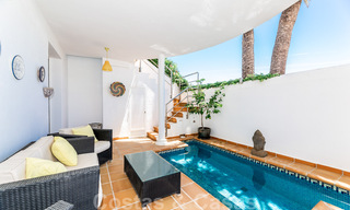 Maison élégante et exceptionnelle situé en deuxième ligne de plage à vendre avec vue sur la mer dans un quartier privé sur le Golden Mile à Marbella 38602 