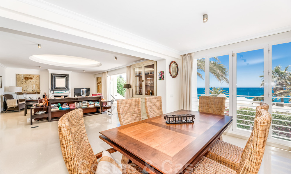 Maison élégante et exceptionnelle situé en deuxième ligne de plage à vendre avec vue sur la mer dans un quartier privé sur le Golden Mile à Marbella 38605