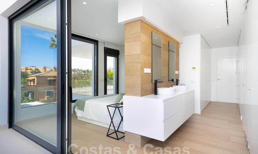 Nouvelle villa moderne à vendre, prête à emménager, proche de la plage, sur le nouveau Golden Mile entre Marbella et Estepona 38606