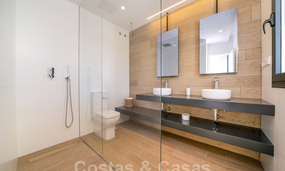 Nouvelle villa moderne à vendre, prête à emménager, proche de la plage, sur le nouveau Golden Mile entre Marbella et Estepona 38610