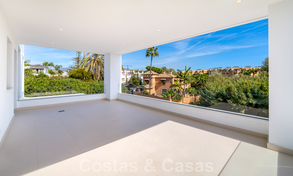 Nouvelle villa moderne à vendre, prête à emménager, proche de la plage, sur le nouveau Golden Mile entre Marbella et Estepona 38611