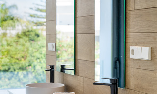 Nouvelle villa moderne à vendre, prête à emménager, proche de la plage, sur le nouveau Golden Mile entre Marbella et Estepona 38613 