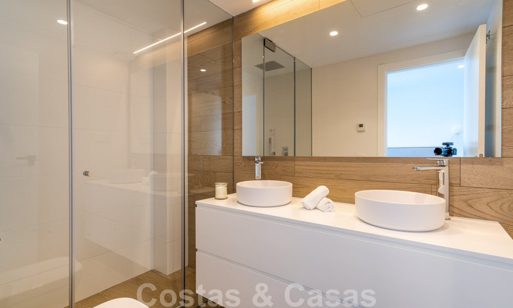 Nouvelle villa moderne à vendre, prête à emménager, proche de la plage, sur le nouveau Golden Mile entre Marbella et Estepona 38615