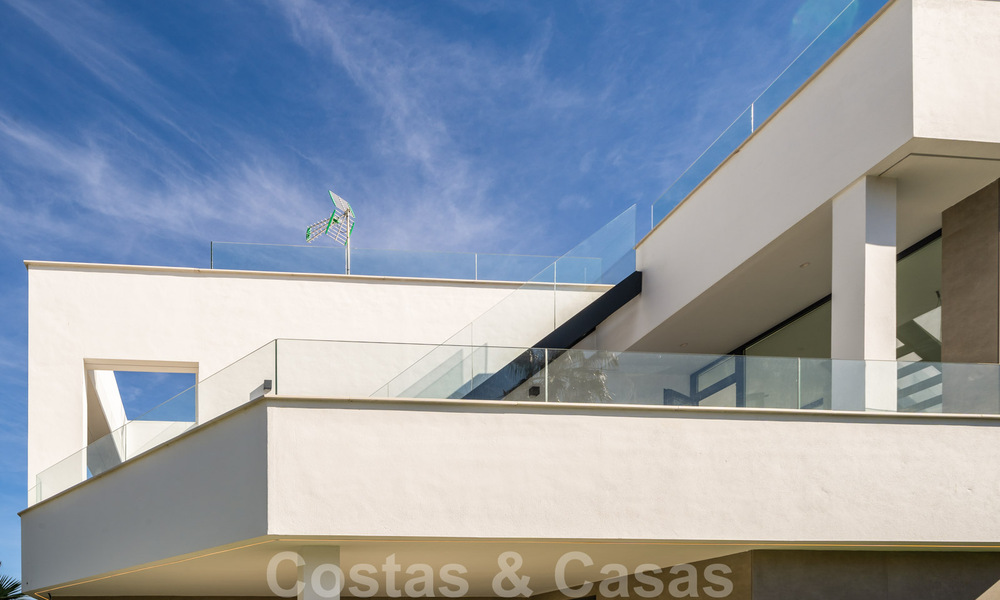 Nouvelle villa moderne à vendre, prête à emménager, proche de la plage, sur le nouveau Golden Mile entre Marbella et Estepona 38900