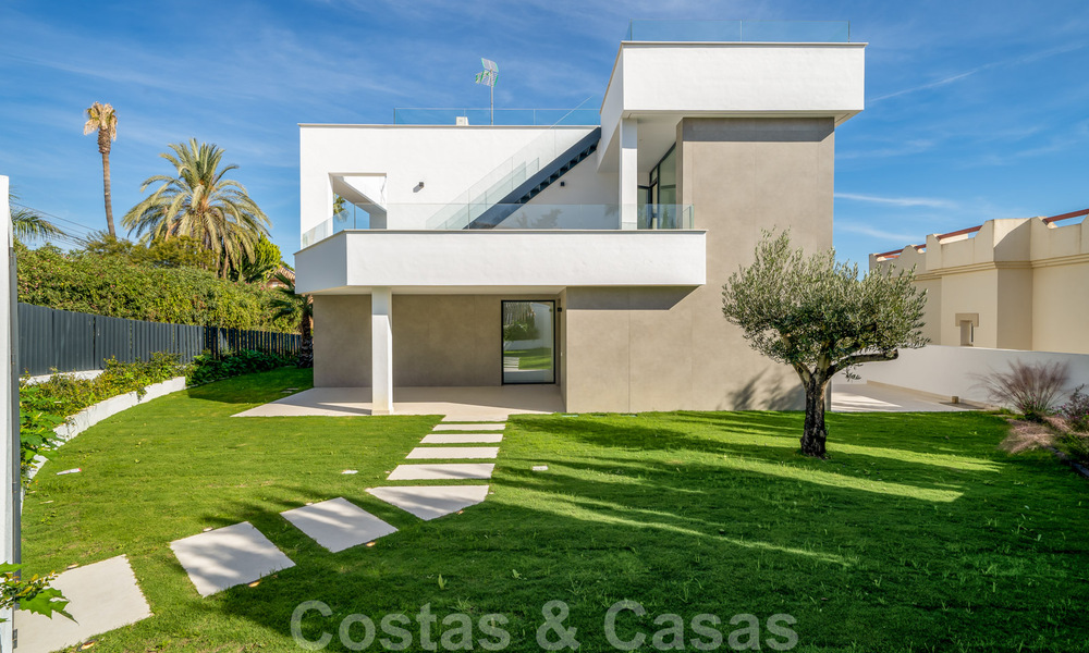 Nouvelle villa moderne à vendre, prête à emménager, proche de la plage, sur le nouveau Golden Mile entre Marbella et Estepona 38901
