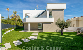 Nouvelle villa moderne à vendre, prête à emménager, proche de la plage, sur le nouveau Golden Mile entre Marbella et Estepona 38901 