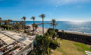 Appartement authentique en première ligne de plage à vendre, avec vue sur la mer, à deux pas de Puerto Banus à Marbella 38621 