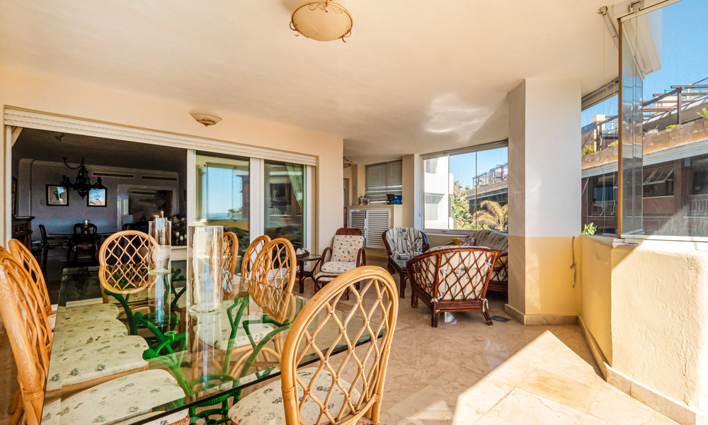 Appartement authentique en première ligne de plage à vendre, avec vue sur la mer, à deux pas de Puerto Banus à Marbella 38622