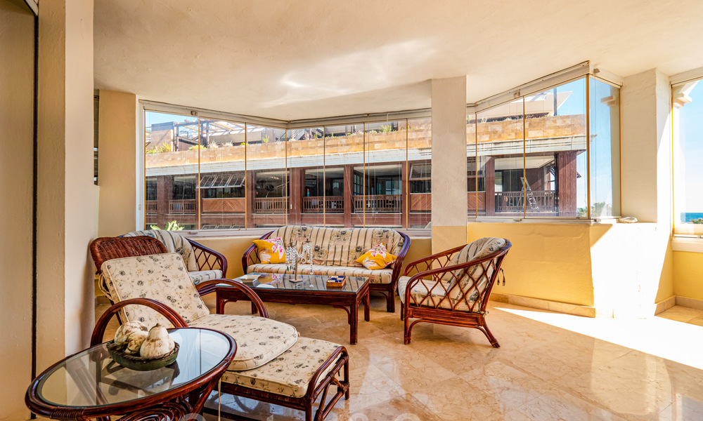 Appartement authentique en première ligne de plage à vendre, avec vue sur la mer, à deux pas de Puerto Banus à Marbella 38626