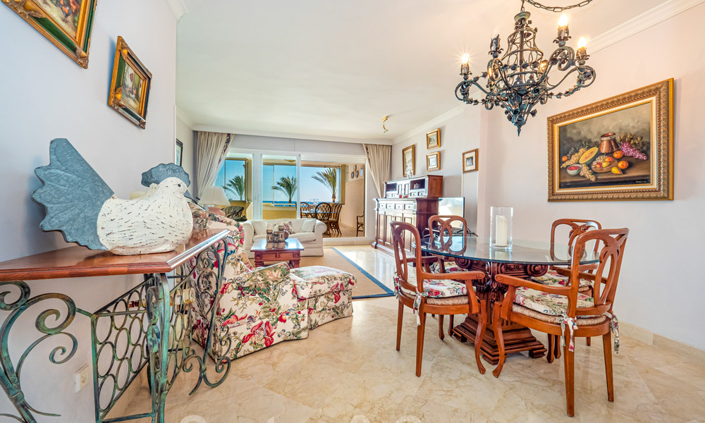 Appartement authentique en première ligne de plage à vendre, avec vue sur la mer, à deux pas de Puerto Banus à Marbella 38628