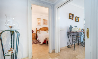 Appartement authentique en première ligne de plage à vendre, avec vue sur la mer, à deux pas de Puerto Banus à Marbella 38629 