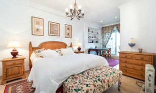 Appartement authentique en première ligne de plage à vendre, avec vue sur la mer, à deux pas de Puerto Banus à Marbella 38630 